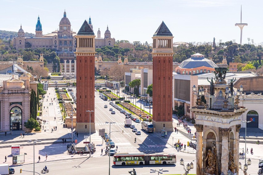 Jest to drugie największe miasto w Hiszpanii i zdecydowanie...