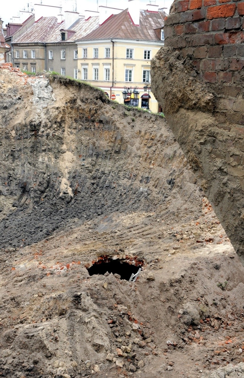 Przy ul. Zamkowej odkopano kamienicę (FOTO)
