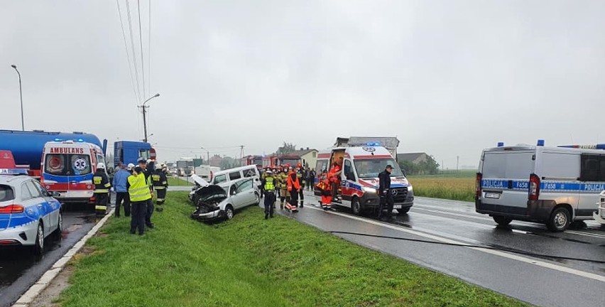 Wypadek na krajowej 74 w Radominie. Ranne cztery osoby, w tym dziecko[FOTO]