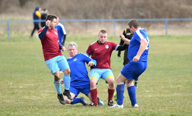 W 10. kolejce rozgrywek żarskiej "bundesligi" Fax Bieniów pokonał 2:1 faworyta do awansu Piast Lubanice