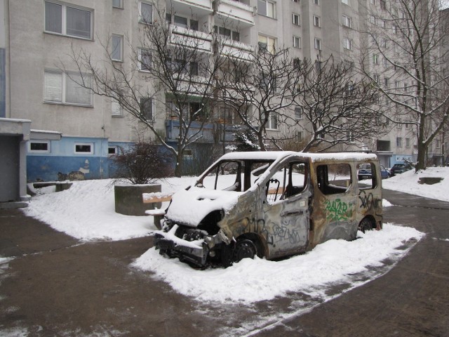 Spalony wrak busa znajdował się przy ulicy Horbaczewskiego od sierpnia