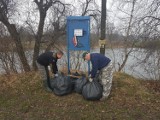 Wędkarze wysprzątali zbiorniki wodne w gminie Żarów