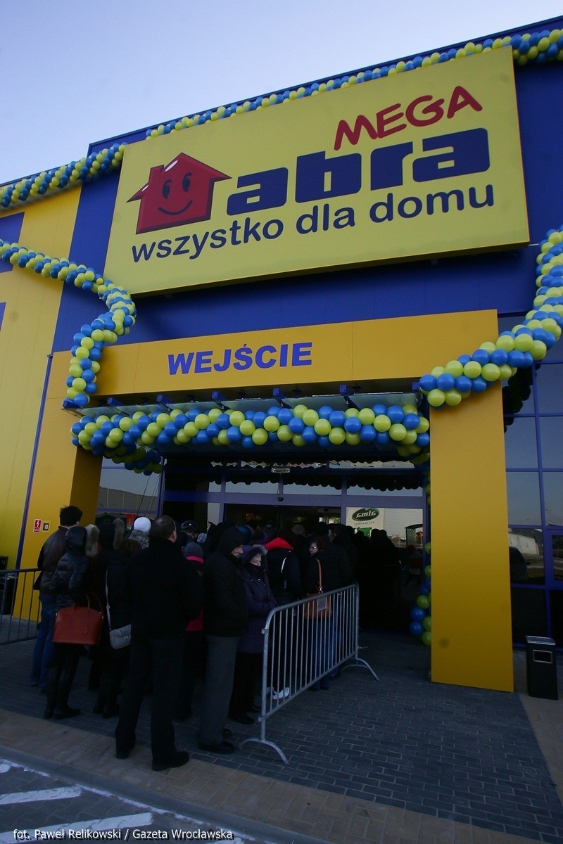 Wrocław: Tłum na otwarciu sklepu Mega Abra (ZDJĘCIA)