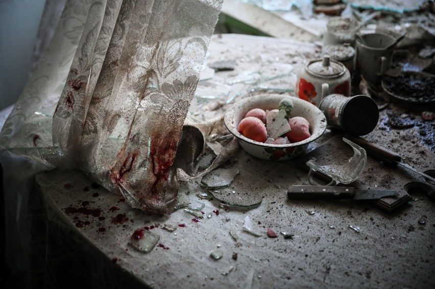 Stół w kuchni po ataku, Donieck, Ukraina
