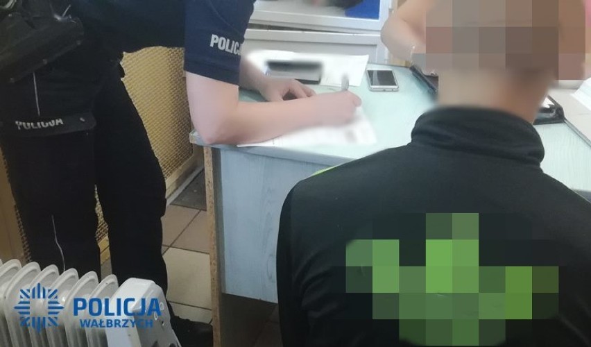 Policjanci z Boguszowa-Gorc zatrzymali 25-latka, który ukradł w tej miejscowości samochód marki daewoo