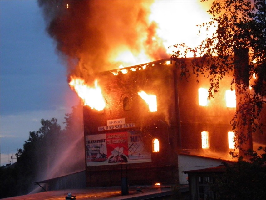 Pożar w Zblewie: Spłonął młyn, własność firmy HOSBY -ZDJĘCIA
