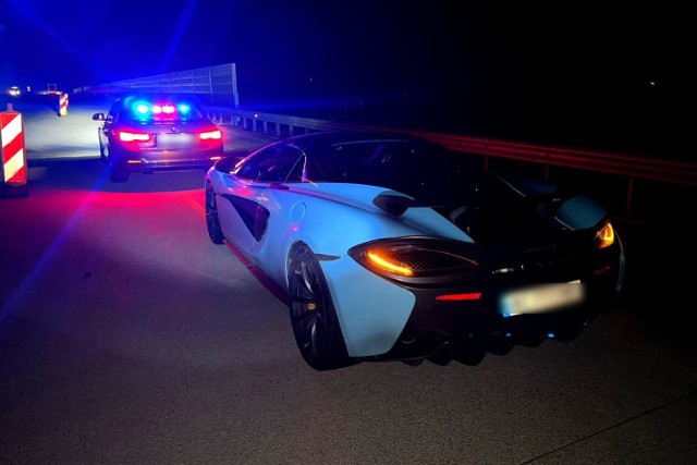 McLaren zatrzymany na autostradzie A1 koło Piotrkowa. Przekroczył dozwoloną prędkość o 89 km/h