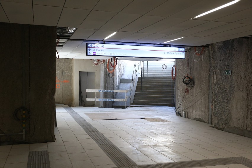 Metro na Wolę. Przemysłowy wystrój stacji Płocka. Prace zakończą się za dwa miesiące