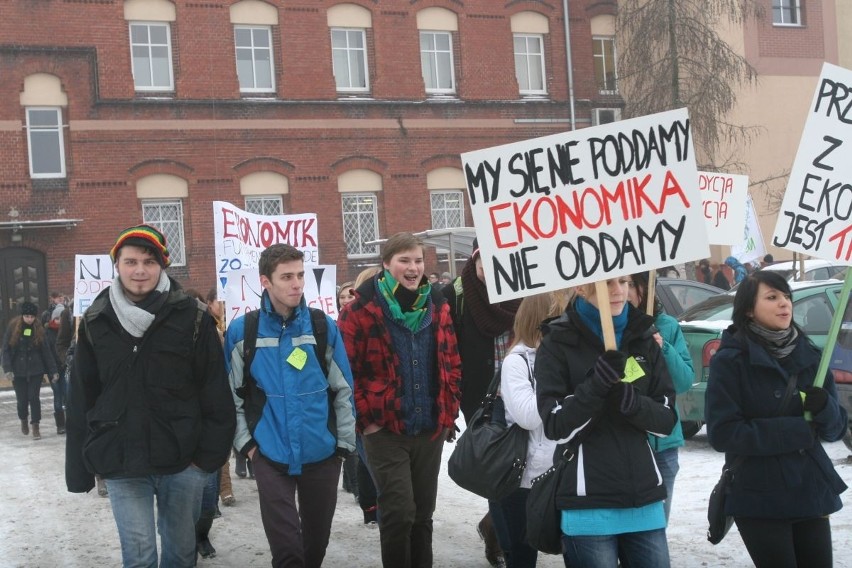 Manifestacja młodzieży Ekonomika z Raciborza [ZDJĘCIA i WIDEO]