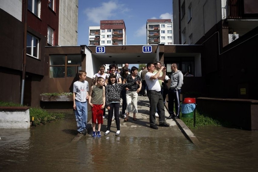 Zobacz jak przerwało wał na Kozanowie (ZDJĘCIA)