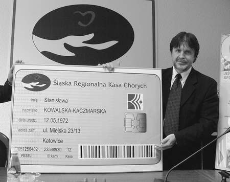 Kartę chipową Andrzej Sośnierz zaprezentował we wrześniu 2001 roku.  /  ARKADIUSZ GOLA