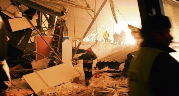 W katastrofie hali Międzynarodowych Targów Katowickich zginęło 65 osób. Ponad 140 uczestników wystawy gołębi było rannych, 26 z nich ciężko.