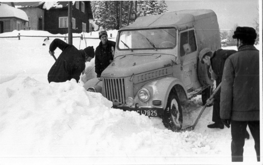 Zima na wyjątkowych fotografiach. Kieleckie archiwum pokazało interesujące zdjęcia jednego z kieleckich przedsiębiorstw