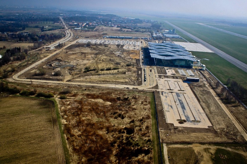 Budowa wrocławskiego lotniska z lotu ptaka (ZDJĘCIA)