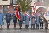 W Pucku 103. rocznica Zaślubin Polski z morzem. Na Starym Rynku pojawiła się 103-metrowa flaga. ZDJĘCIA