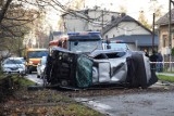 Wypadek w Czechowicach-Dziedzicach [ZDJĘCIA]. Dachowało BMW, dwie osoby ranne