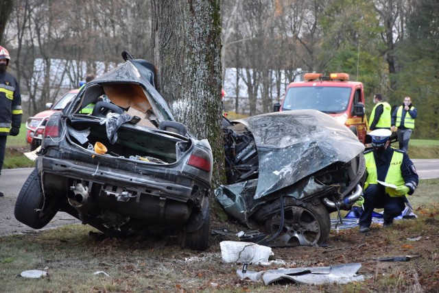 Koszmarny wypadek na drodze wojewódzkiej nr 180 Piła - Trzcianka. 24-letni  kierowca zginął na miejscu | Piła Nasze Miasto