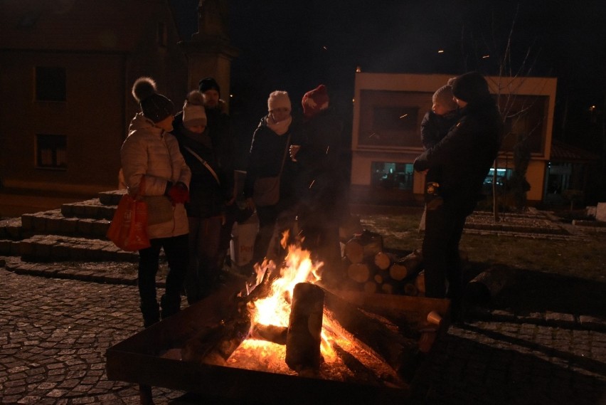 Weihnachtsmarkt w Tworkowie zakończyły fajerwerki