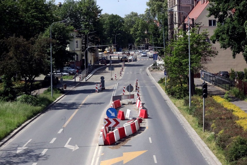 Trwa przebudowa placu Słowiańskiego w Legnicy. Są utrudnienia w ruchu, zobaczcie aktualne zdjęcia