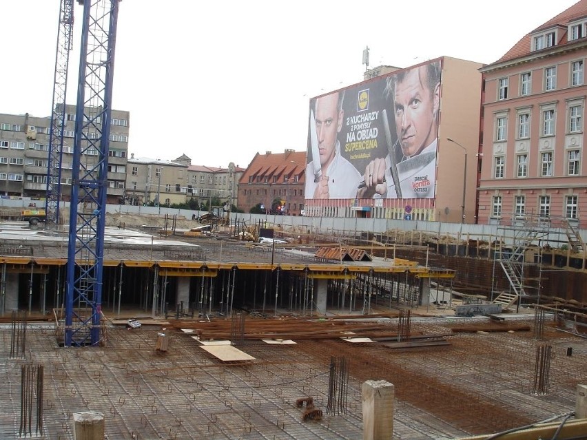 Parking pod placem Nowy Targ zgodnie z planem. Już widać poziomy (ZDJĘCIA)