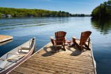 Wakacje nad jeziorem w Polsce? Błękitna tafla wody, piękne krajobrazy i spokój. Oto TOP 5 miejsc idealnych na letni odpoczynek!