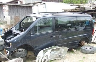 Stróża: Pięć aut z kradzieży w dziupli samochodowej
