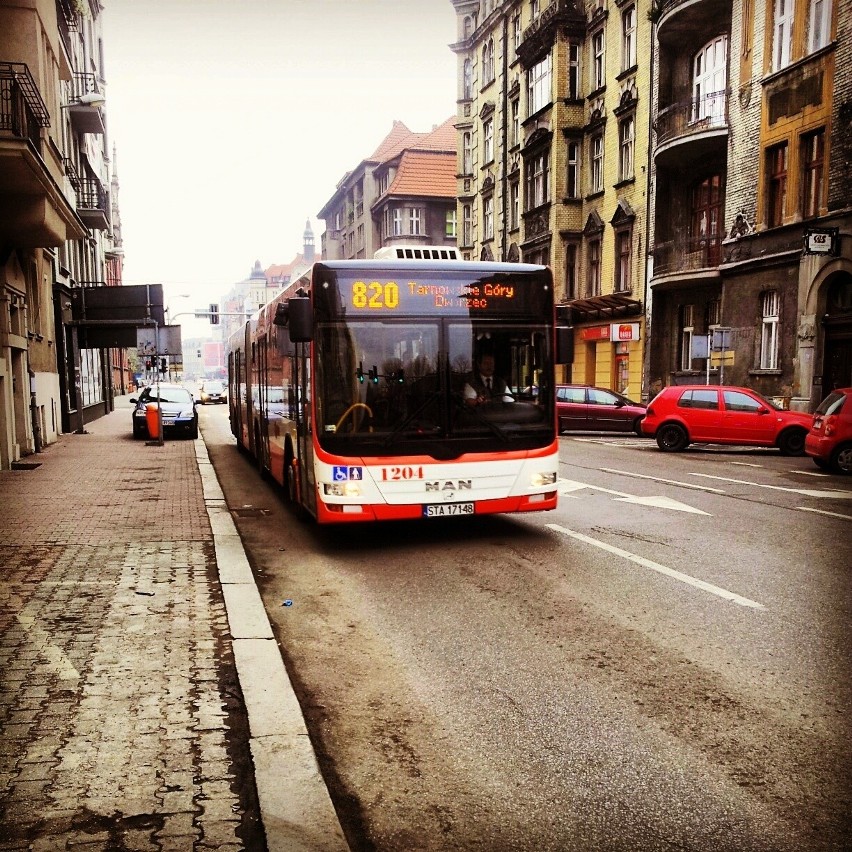 Hit na Facebooku! Oto studencka limuzyna, czyli dwie godziny w autobusie 820