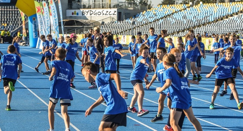 Waterr Run Bydgoszcz 2017. Najmłodsi biegali z Pawłem Januszewskim i Sebastianem Chmarą [zdjęcia]