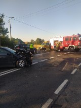 Wypadek w Trzebiełuchu. Trzy osoby zostały przewiezione do szpitala. Zdjęcia