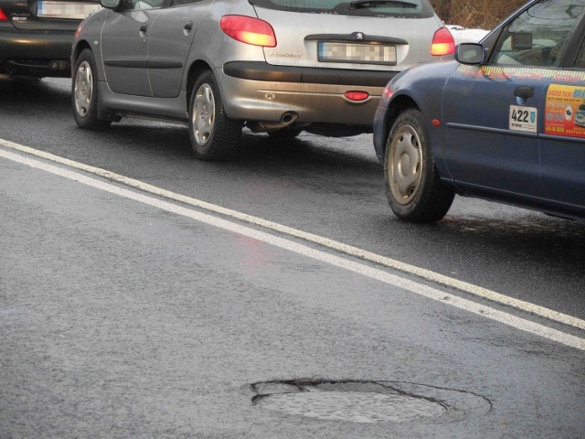 Ulica Wyzwolenia, jedna z głównych tras, była remontowana zaledwie 1,5 roku temu