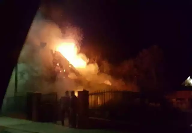 Pożar domu jednorodzinnego pod Strzelinem w miejscowości Dobrogoszcz