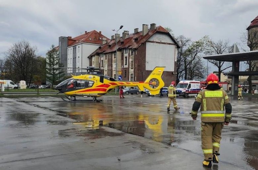 Tarnowskie Góry: Dramat na dworcu. Nastolatka wpadła pod pociąg osobowy. 18-latkę zabrało Lotnicze Pogotowie Ratunkowe