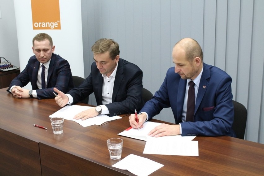 Porozumienie z Orange: sieć szybkiego światłowodowego internetu w Gnieźnie 
