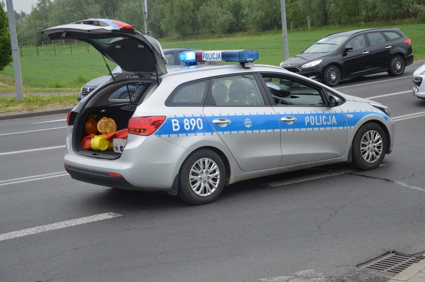 Zderzenie samochodów na skrzyżowaniu przy SP 14 w Głogowie