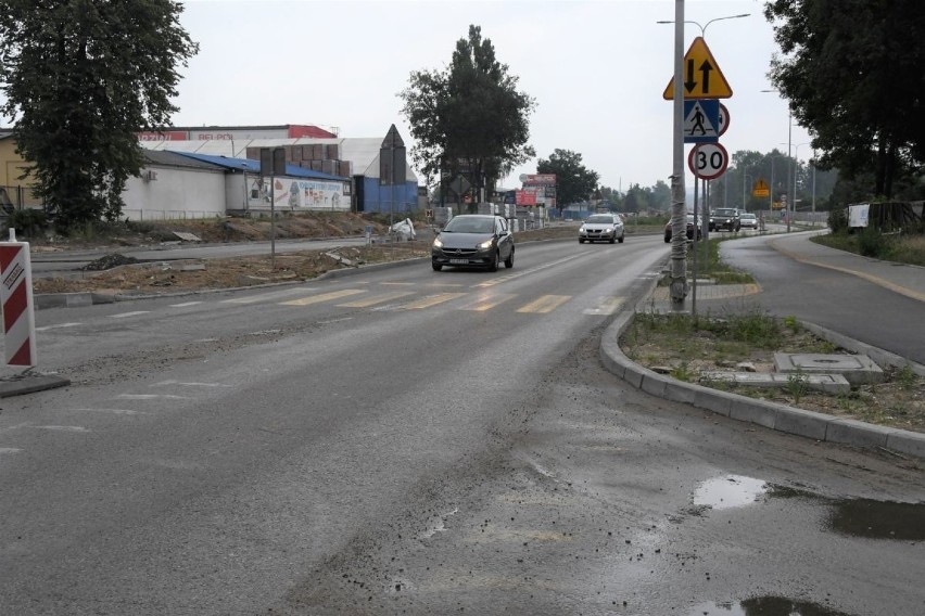 Największa inwestycja drogowa w Kielcach na półmetku. Deszcz przeszkadza, ale prace idą do przodu. Raport z budowy [ZDJĘCIA, WIDEO] 