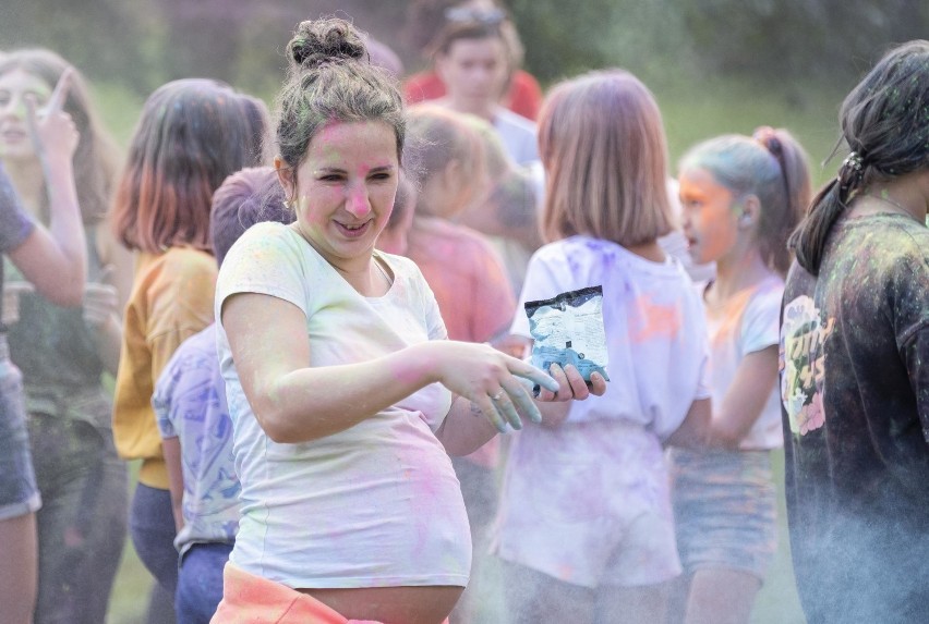 Białołęcki Festiwal Kolorów. Hinduskie święto Holi w parku Picassa [ZDJĘCIA]