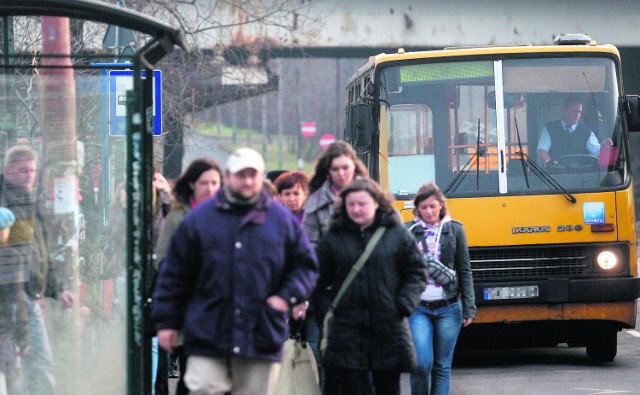 Eksperymenty, które prowadzi KZK GOP, odbywają się kosztem pasażerów - uważa Czytelnik