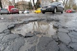 Kiedy znikną dziury w krakowskich drogach? ZIKiT złożył deklarację