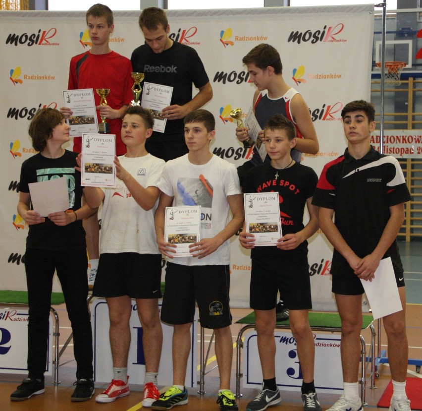 KRÓTKO: 52 zawodników wzięło udział indywidualnych Mistrzostwach Radzionkowa w badmintonie