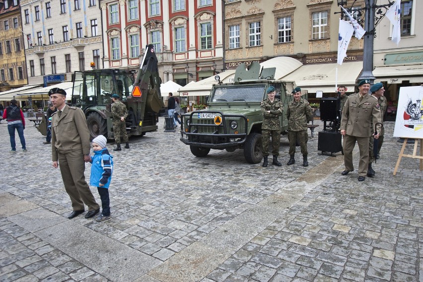 Wojsko na wrocławskim Rynku (ZDJĘCIA)