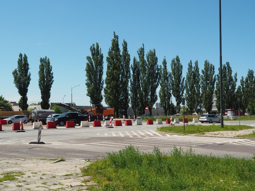 Remont skrzyżowania ulic Dąbrowskiego i Lodowej. Kierowcy muszą przygotować się na utrudnienia oraz zmiany w organizacji ruchu. ZDJĘCIA