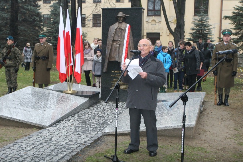 Na Starym Cmentarzu odsłonięto pomnik płk "Zawojny"
