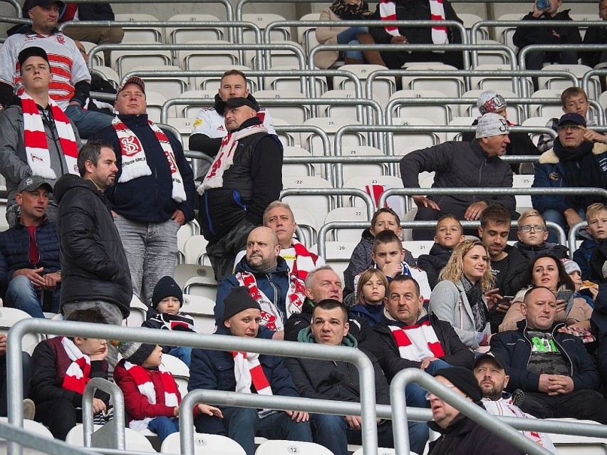 Dziś ŁKS wygrał z Arką 1:0. Tak swoich piłkarzy dopingowali...