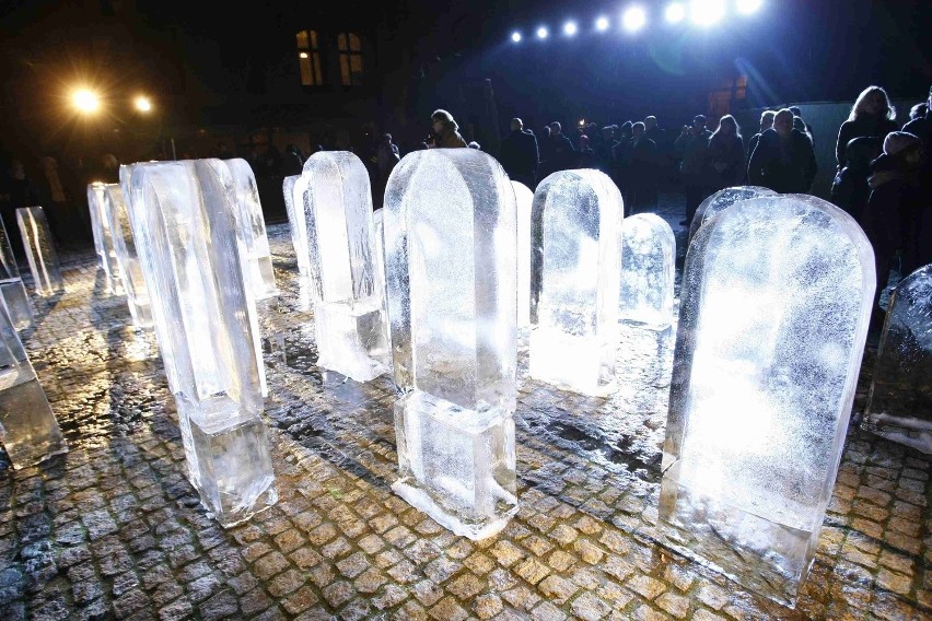 Wrocław: 200 osób uczciło marszem rocznicę Nocy kryształowej (ZDJĘCIA)