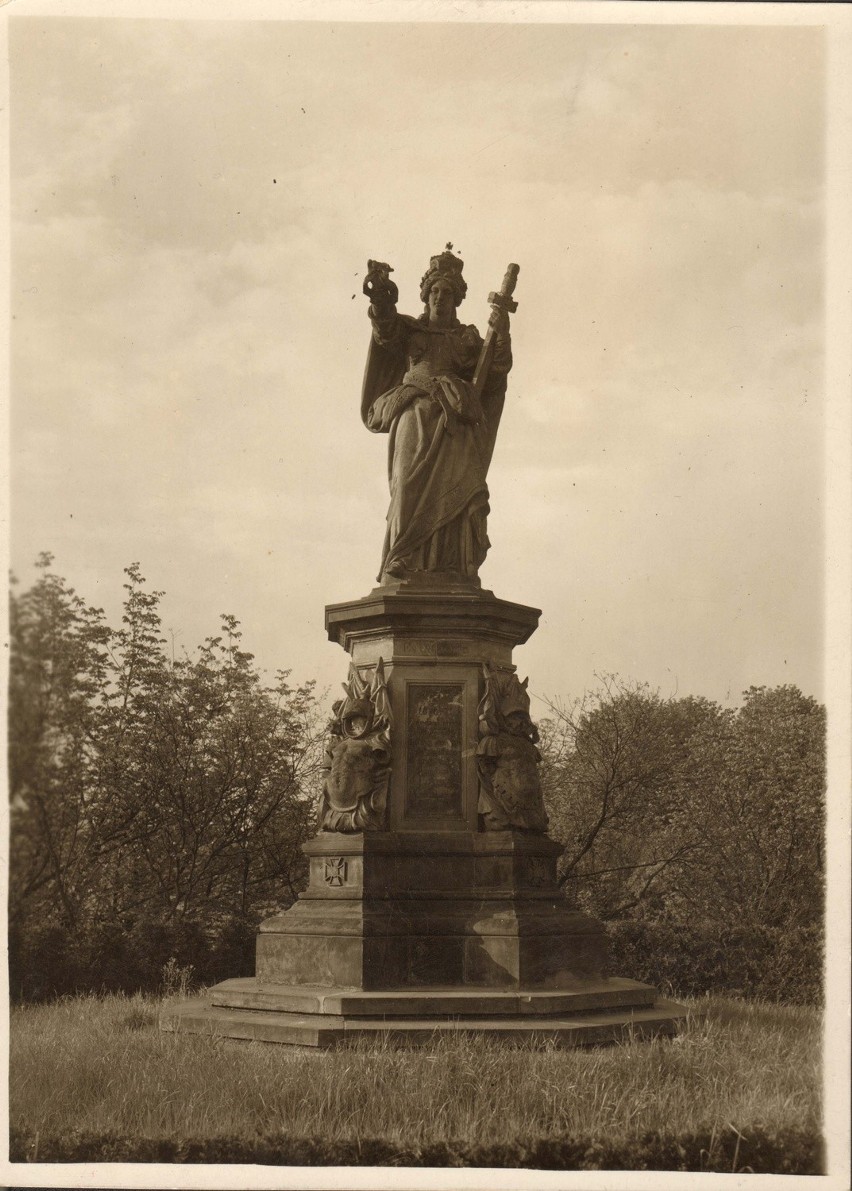 Pomnik Germanii w Parku Chrobrego, lata 30. XX w.Archiwum...