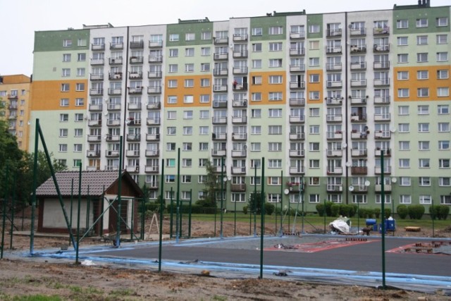 Inwestycje w Siemianowicach: Kończą boisko oraz parkingi