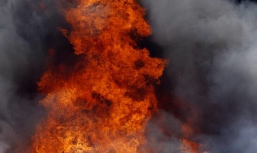 Pożar altany ogrodowej w Pyskowicach. Na miejscu śmigłowiec LPR, jedna osoba został ranna
