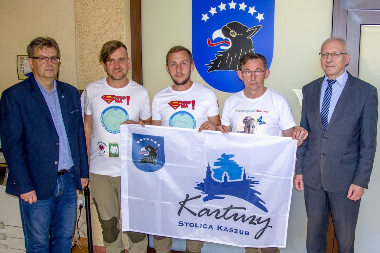Los iniciadores de la campaña «Caminata por la Salud» llegaron a Kartozi.  Recorren Polonia para salvar la vida de la pequeña Zosia