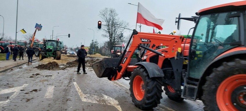 Rolnicy blokują drogi w Pucku. To w związku z wizyta...