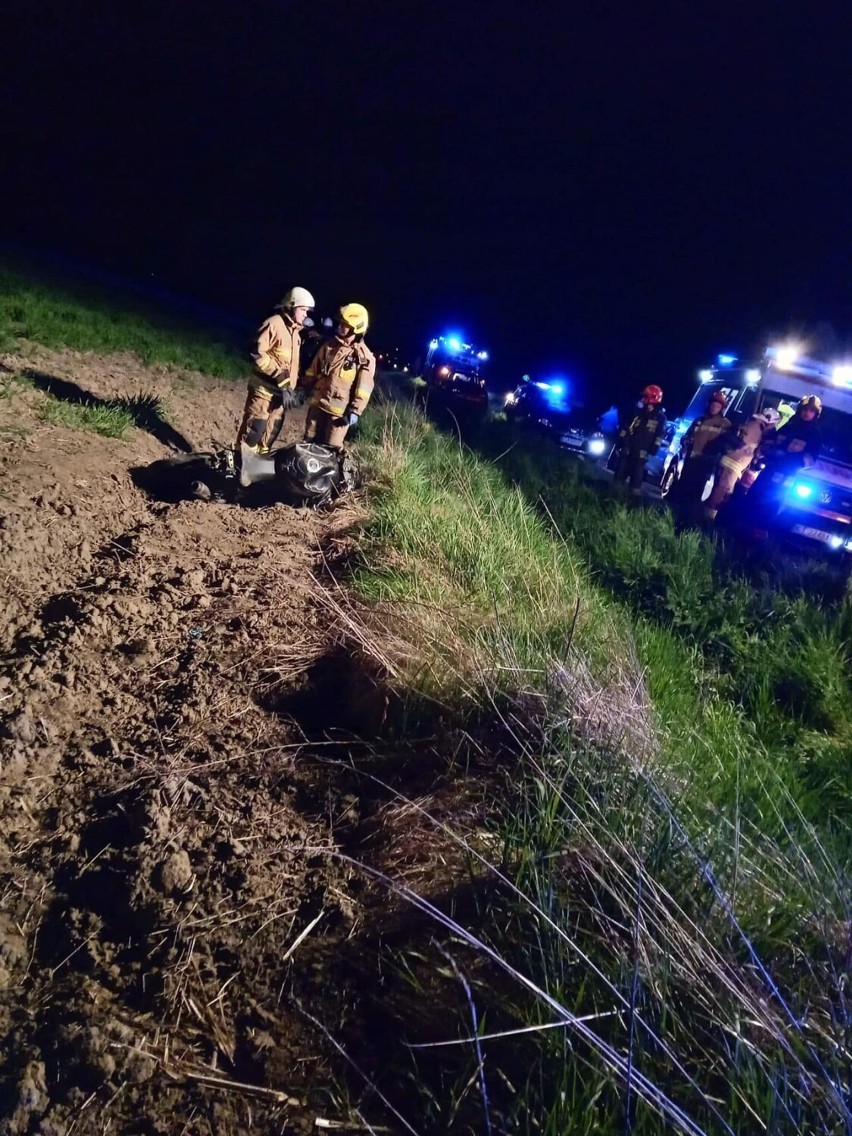 Koszmarny wypadek motocyklisty pod Tarnowem. 21-latek został zabrany śmigłowcem LPR do szpitala [ZDJĘCIA]